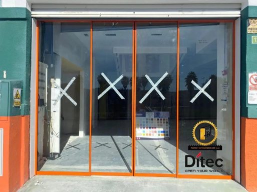 Puerta de Cristal para Tienda de pinturas